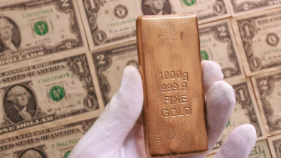 Gold Gains on Softer USD, Safe‑Haven Bid amid US Tariff Uncertainty