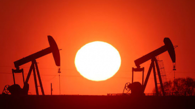 Oil Extends Fall as Market Shrugs Off US Iran Sanctions