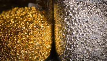 Gold Hits One-Month Peak on Lower Oil and Softer Dollar