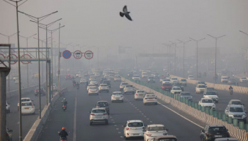 Delhi Restricts Vehicles, Office Attendance in Bid to Curb Pollution