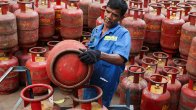 Kitchens Across India Ditch Hot Food due to Cooking Gas Shortage