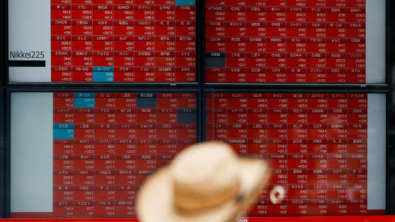 Shares Gain ahead of Key US Earnings and Data, while Trade Talks Loom