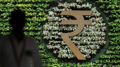 Rupee, Stocks, Bonds Fall as Oil, Inflation, Fed Risks Mount