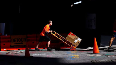 Aussie Jobless at 4-1/2Y High, Lessens Rate Rise Risk