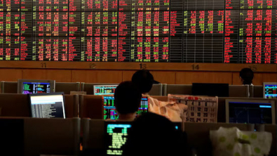 Foreign Investors Pull from Asian Stocks, AI-Driven Tech Rout Spreads