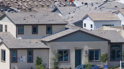 US 30-Year Mortgage Rate Drops, Refinances Jump, MBA Data