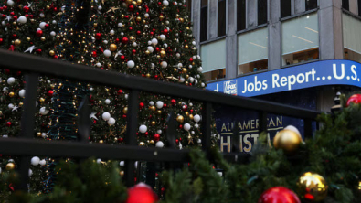 US December Jobless Rate Likely at 4.6%, Chicago Fed Says