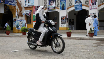 Soaring Costs, Fuel Shortage Fears Drive Pakistan to Electric Motorbikes