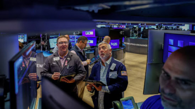Wall Street Ends Down as Oil Prices, Treasury Yields Rise