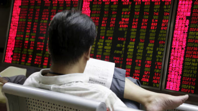 Stocks, Dollar Stall Ahead of US Jobs; Oil Gains