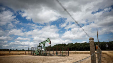 Oil Falls on Prospect of more OPEC+ Supply, Easing Risks in Mideast