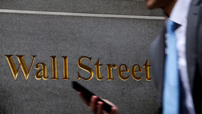 Wall Street Selloff Raises Worries about Market Downturn