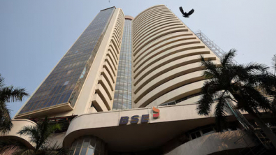 Indian Stocks Set for 1st Yearly Drop in Decade; Funds Exit