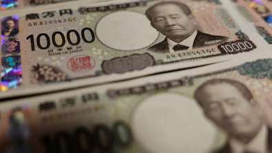Yen Jumps as Oil, AI and France Worries Rattle Markets