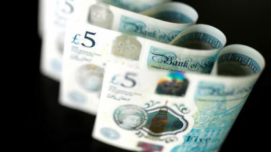 Pound Slips as Weak Growth Data Fuels Rate Cut Expectations