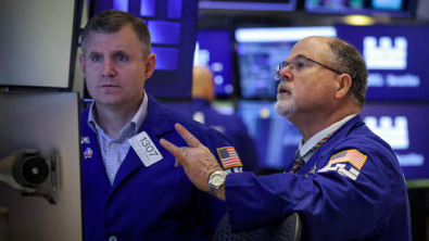 S&P 500 Ends Down for 4th Day as Valuation Worries Weigh, Home Depot Drops