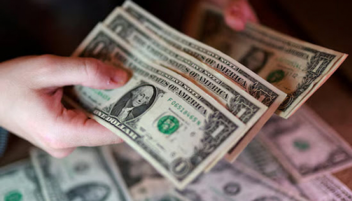 Dollar Heads for Weekly Loss on Mideast Peace Hopes