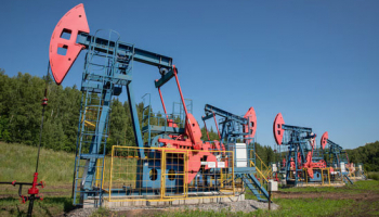 Oil Retreats, Investor Focus Returns to Ukraine Peace Talks