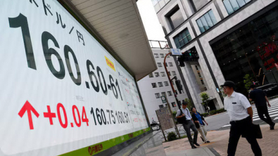 Yen nears 40-Year Low, Dollar Gains as Peace Talks in Doubt
