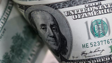 Dollar Hits Lowest since End-July ahead of US Jobs Data