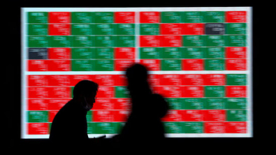 Asia Stocks Muted and Dollar Steady, US Payrolls Dent Fed Rate Cut Wagers