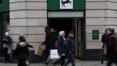 UK's Lloyds to Put Thousands of Staff at Risk of Dismissal