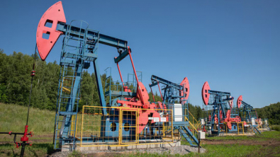 Oil Retreats, Investor Focus Returns to Ukraine Peace Talks