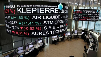 European Stocks Eye Weekly Gains as Defensives, Tech Shine