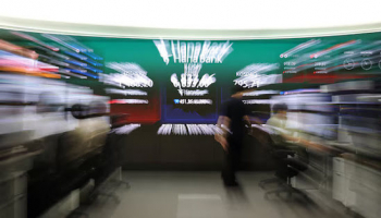 Asian Stocks Hit 2-mth Low on AI Jitters, Bonds Find Favour