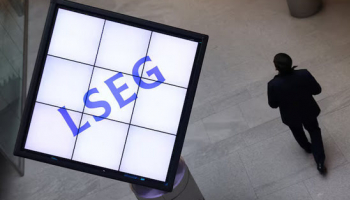 UK Indexes Climb as Banks Lead Ggains, Oil Prices Retreat
