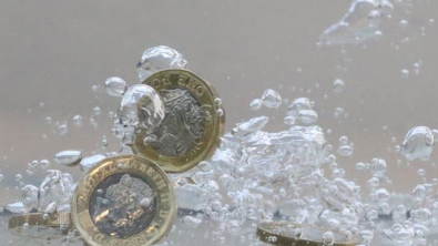 Sterling Dips as Iran Uncertainty Keeps Traders Wary
