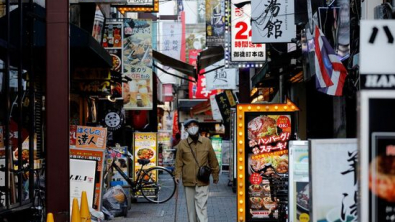 Japan's Tourism Restart Stirs Hope of Service-Sector Recovery -PMI