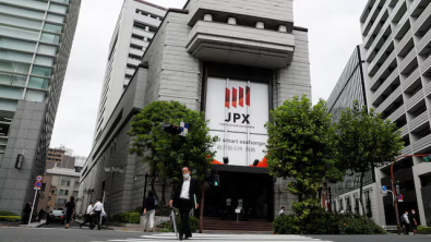 Scramble to Sell Japan Sounds Fiscal Warning Bells
