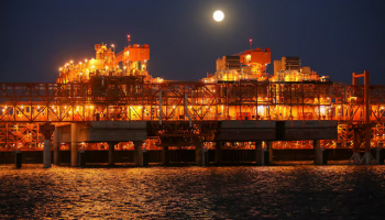 Oil rises on US-Iran tensions, Red Sea closure threat