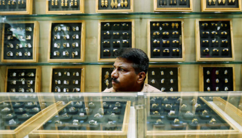Gold Hovers near Record on US Rate-Cut Bets, Govt Shutdown