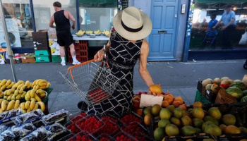 UK Consumer Confidence Hits more than 2-Yr High in Sept, GfK