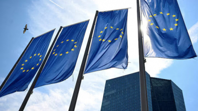 Euro Zone Yields Edge Up as Traders await Economic Data