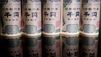 Yen Rises to more than 2-mth High, Markets on Alert for Intervention