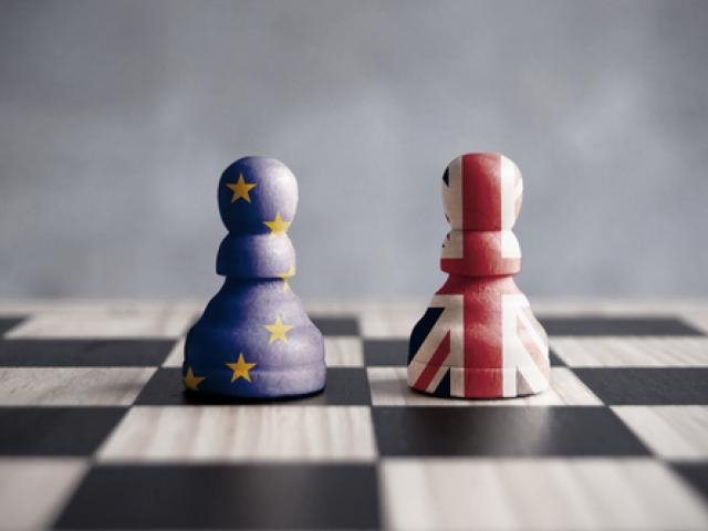 Rising political risks keep both the Euro and Pound on the back foot