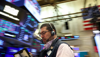 Wall Street Ends Mixed as Earnings Lift the Dow