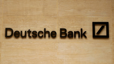 Deutsche Bank Slips as Focus Shifts from Revamp to Tough Outlook