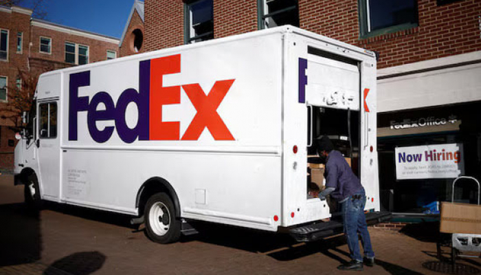FedEx Shares Slide on Margin Drop Despite 2026 Outlook
