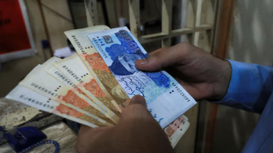 Pakistan Cenbank Expected to Hold Rates on Monday, Cut in Q2 2024, Poll