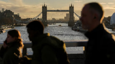 UK Hiring, Job Posts Drop Under Shadow of Iran War