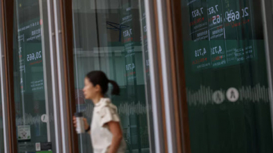 Stocks Slip, USD Sags, Tariffs Remain on Latest Courtroom Twist