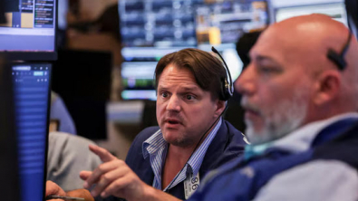 Wall St Rises, Dow Hits Record High on Mideast Peace Hopes
