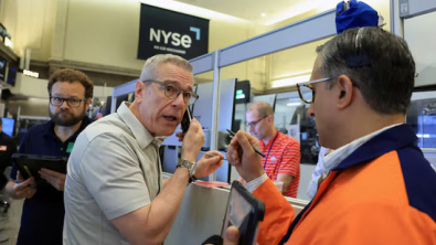 S&P 500, Nasdaq Close Lower on Tech Drag; Focus on Iran