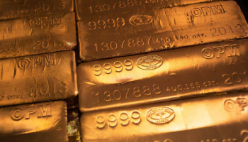Gold Poised for Weekly Gain on Dollar Weakness, Safe-Haven Demand