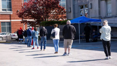 US Private Payrolls Post 1st Drop in more than 2 yrs; Layoffs Still Low