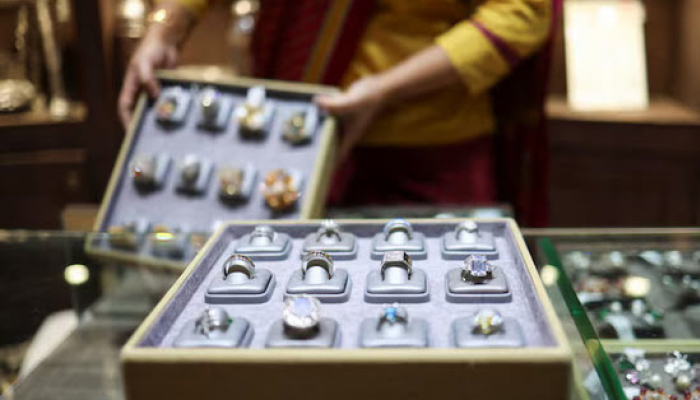 India May Silver Imports Hit 3-Year Low on Curbs